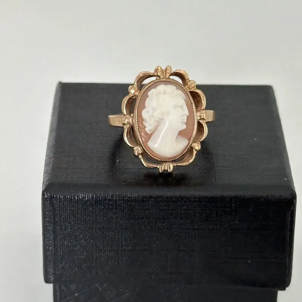Vintage 10K Yellow Gold Genuine Cameo Shell Hand Carved Ladies Band Ring Size 5